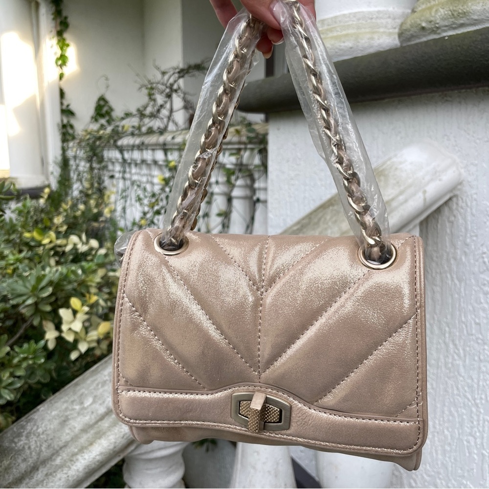 NWT Glittery Shimmer Metallic Chainlink Quilted Shoulder Bag